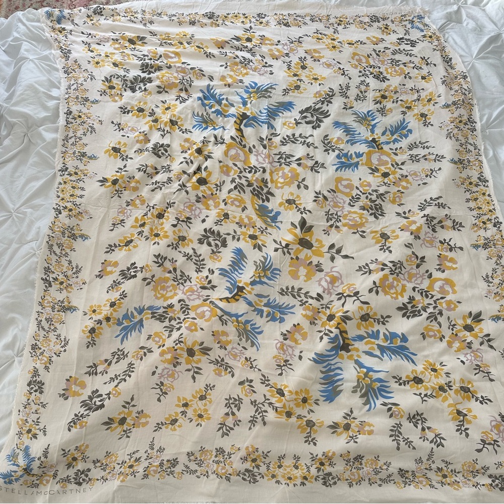 Beautiful Stella McCartney scarf nwt